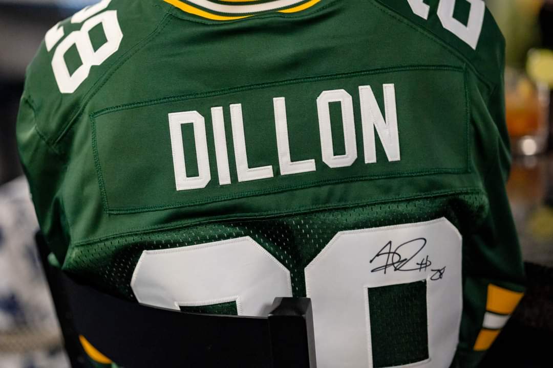 FeedAmericaWI's tweet photo. This just in: Our Dining with the Dillons fundraiser this past weekend raised more than 50,000 meals for Wisconsinites struggling with hunger. Thank you to @ajdillon7, Gab Dillon, Salt Fine Dining, and all the supporters who joined us to make this possible. @packers #GoPackGo https://t.co/Vx1JlRKKbX