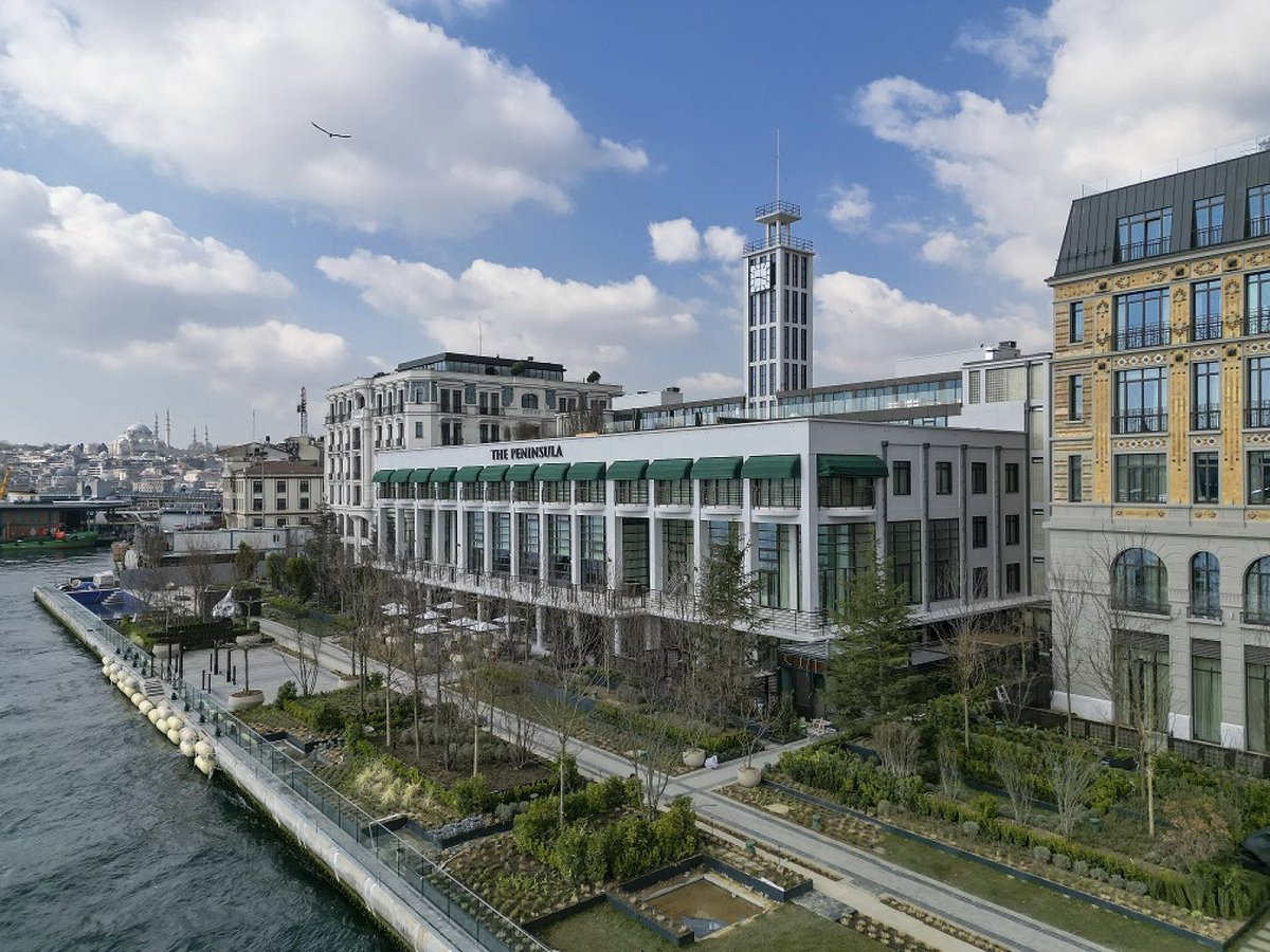 cppluxury's tweet photo. GALLADA and Topside Bar open at The Peninsula Istanbul
https://t.co/683kJ9elfT
#ThePeninsulaIstanbul #PeninsulaIstanbul #Istanbul #ThePeninsulaHotels #Gallada #TopsideBar #ChefFatihTutak #luxuryhotels #luxury #finedining #Turkish @PeninsulaHotels https://t.co/9dQ4IIwKLR