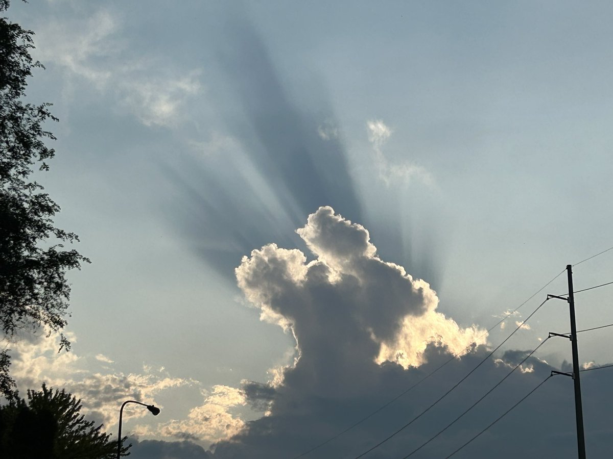 secretdeetya's tweet photo. Godly cloud https://t.co/J972v62MNF