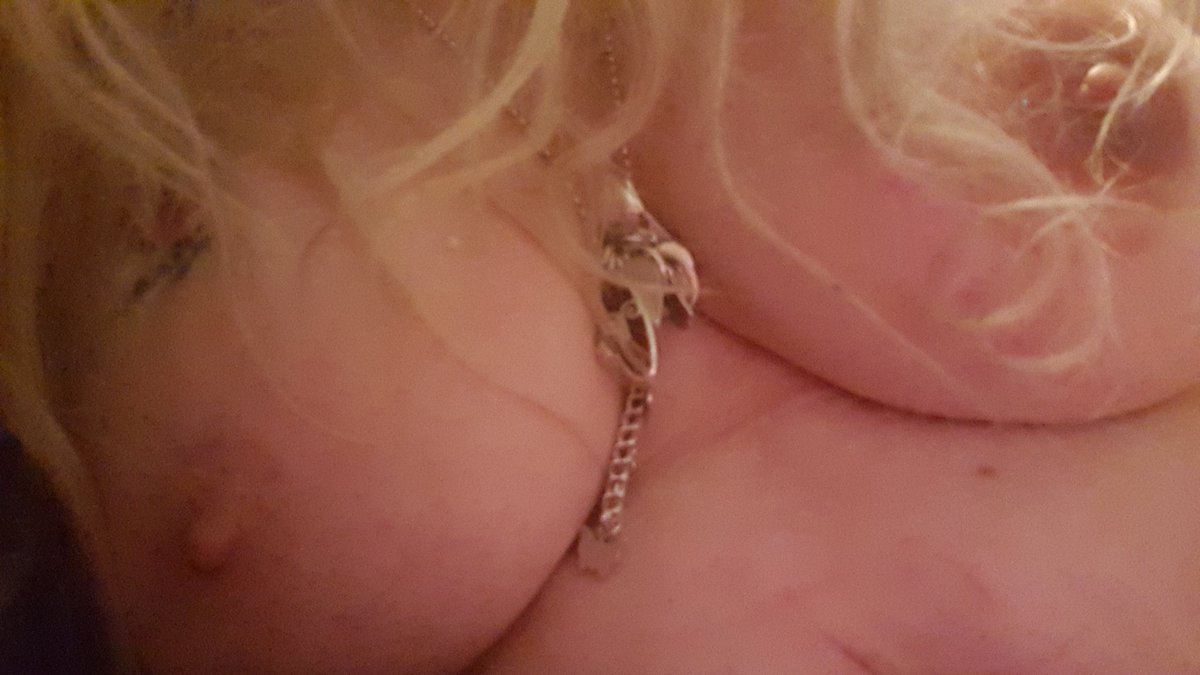 Simons_Bitch's tweet photo. J U S T SOME NIPS #MILF #EROTIC #BOOBS #NSFWTWT #PUSSY https://t.co/99FYKQ2OLA