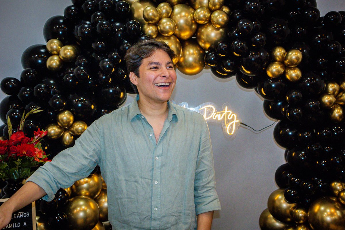 camilotorresv's tweet photo. ¡Un cumpleaños muy bacano! 🎂 Agradecido con la vida por celebrar un año más junto a mi familia, amigos y coequiperos, quienes sueñan conmigo día a día. 

¡Este nuevo año viene en primer plano, cargado de muchos retos, vamos con todo! 🥳🙌🏽 https://t.co/ZIAdBV3H54