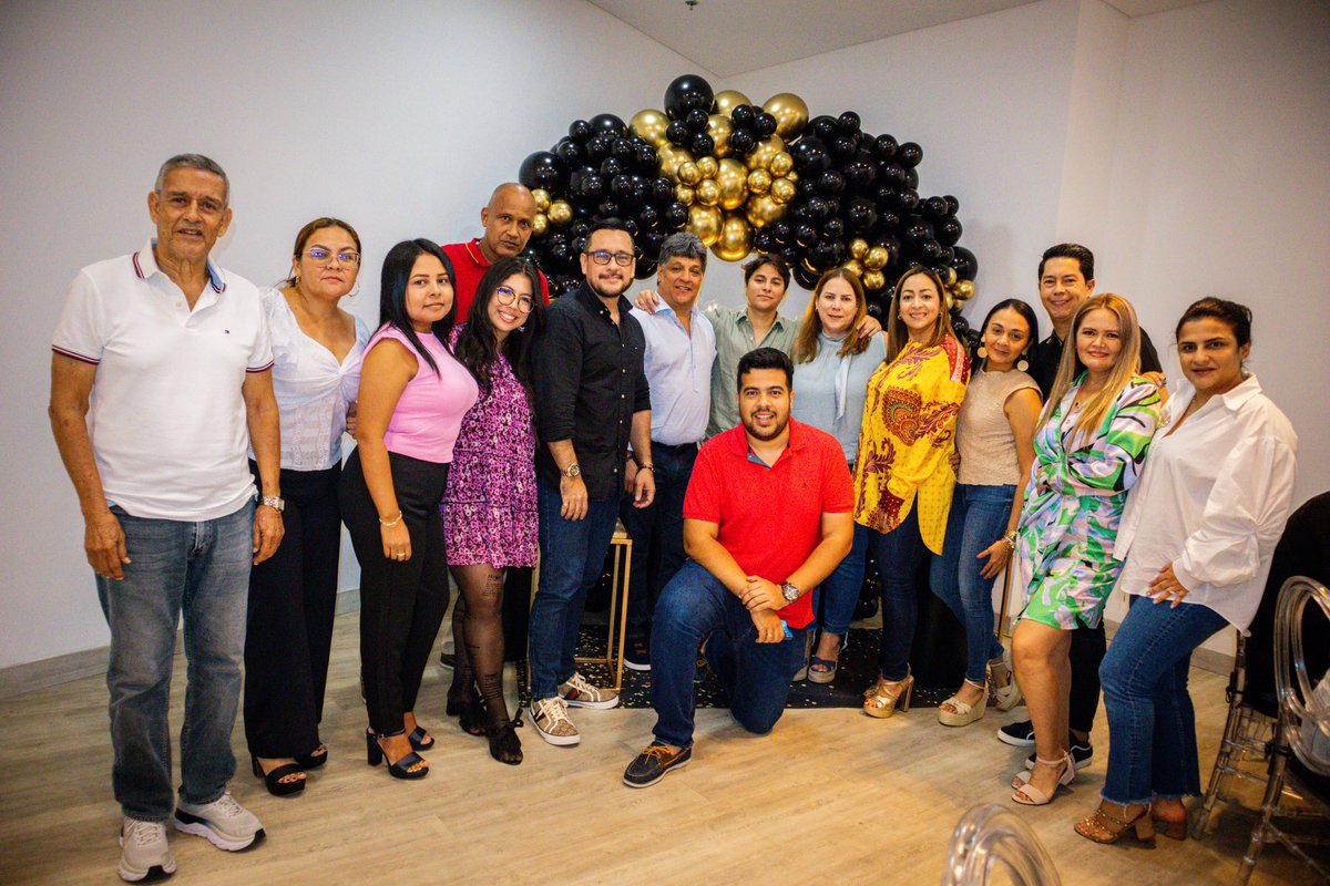 camilotorresv's tweet photo. ¡Un cumpleaños muy bacano! 🎂 Agradecido con la vida por celebrar un año más junto a mi familia, amigos y coequiperos, quienes sueñan conmigo día a día. 

¡Este nuevo año viene en primer plano, cargado de muchos retos, vamos con todo! 🥳🙌🏽 https://t.co/ZIAdBV3H54