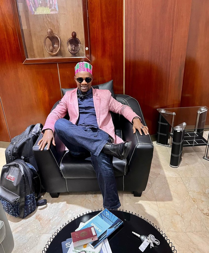 thug_mamadou's tweet photo. Dieu merci 

Je suis bien arrivé sur la terre de mes ancêtres #Guinée ainsi merci la France, L’Allemagne et la Belgique.
A bientôt pour le festival #LoumoAfrica en Allemagne le 18 Août et le festival #Mahin en Belgique le 26 Août.

 Le jeune conseiller national du CNT https://t.co/QmTgFvlKl0
