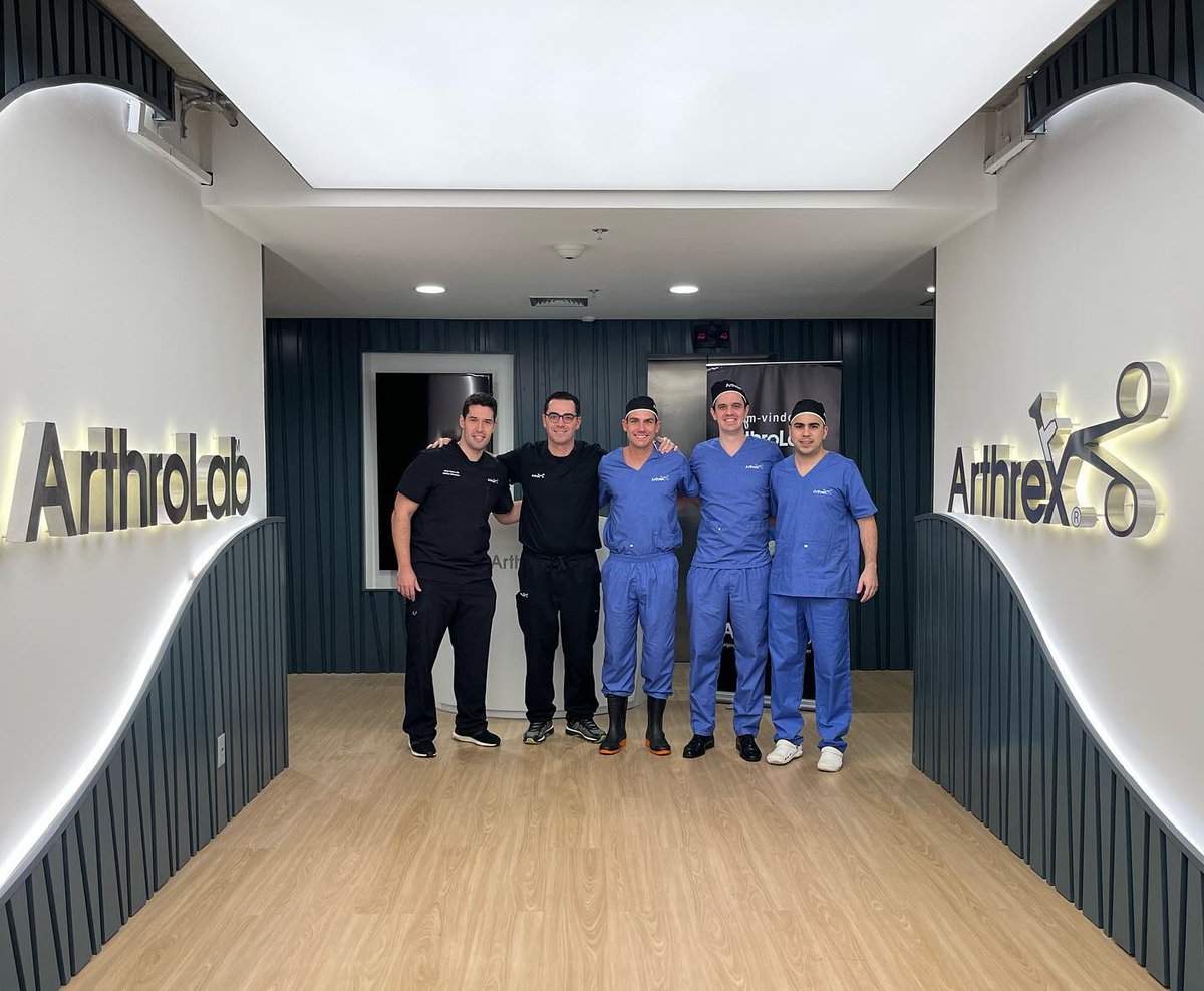 BrunoButturi's tweet photo. .
Inauguração do laboratório de artroscopia da Arthrex!
.
Um prazer e honra estar entre os 12 cirurgiões de joelho a estrear essa estrutura incrível.
.
Ao lado de nomes que são grandes exemplos na área dr_luis_eduardo_tirico e drmoises.cohen pudemos treinar técnicas avançadas d https://t.co/TFtW0zXwAI