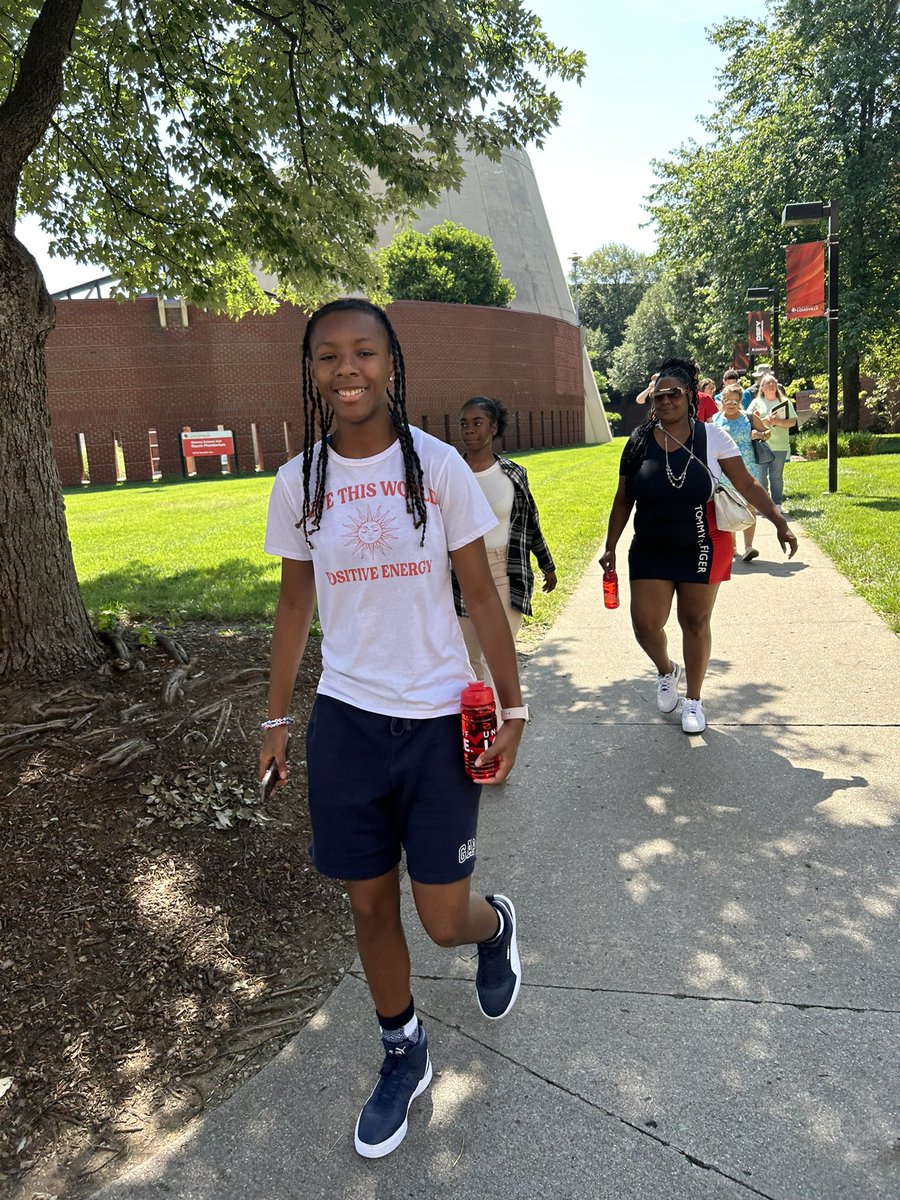davisgiselle07's tweet photo. I had an amazing week competing at the Run for Roses Tournament in Kentucky with my teammates and afterwards was blessed to have a great #unofficial visit at the University of Louisville! 📚🏀🙌🏾 @_CadetHoops @BeesBasketball1 @TeamSharp23 https://t.co/1XhyPj5nnl