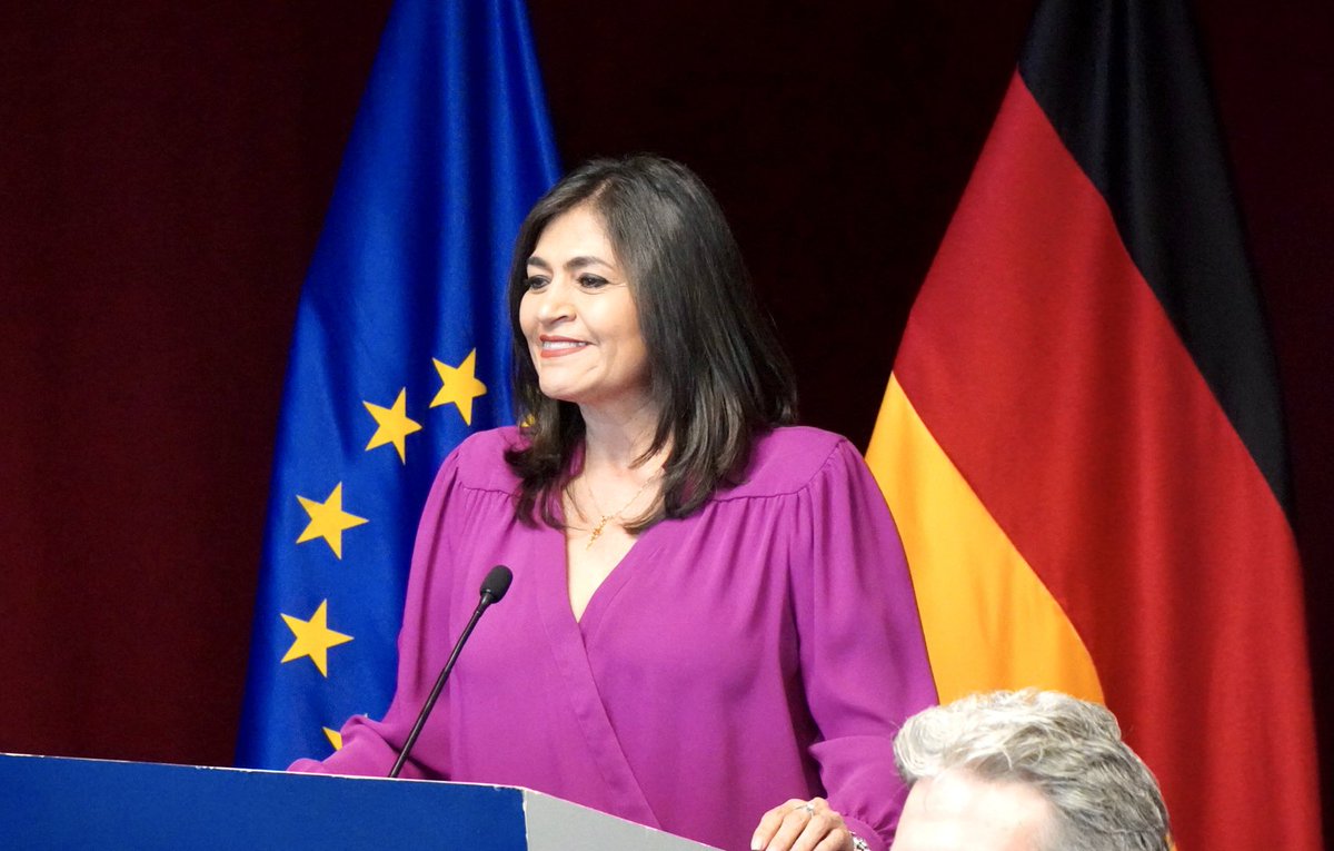 Nora_Ruvalcaba's tweet photo. El sistema educativo y el sector productivo trabajamos de manera coordinada para disminuir las brechas laboral, de género y generacional, al tiempo que potenciamos las habilidades de la juventud y fomentamos la multiplicación de personas íntegras, capaces y sobre todo, felices.🫶🏾 https://t.co/kcgZq0iu9X
