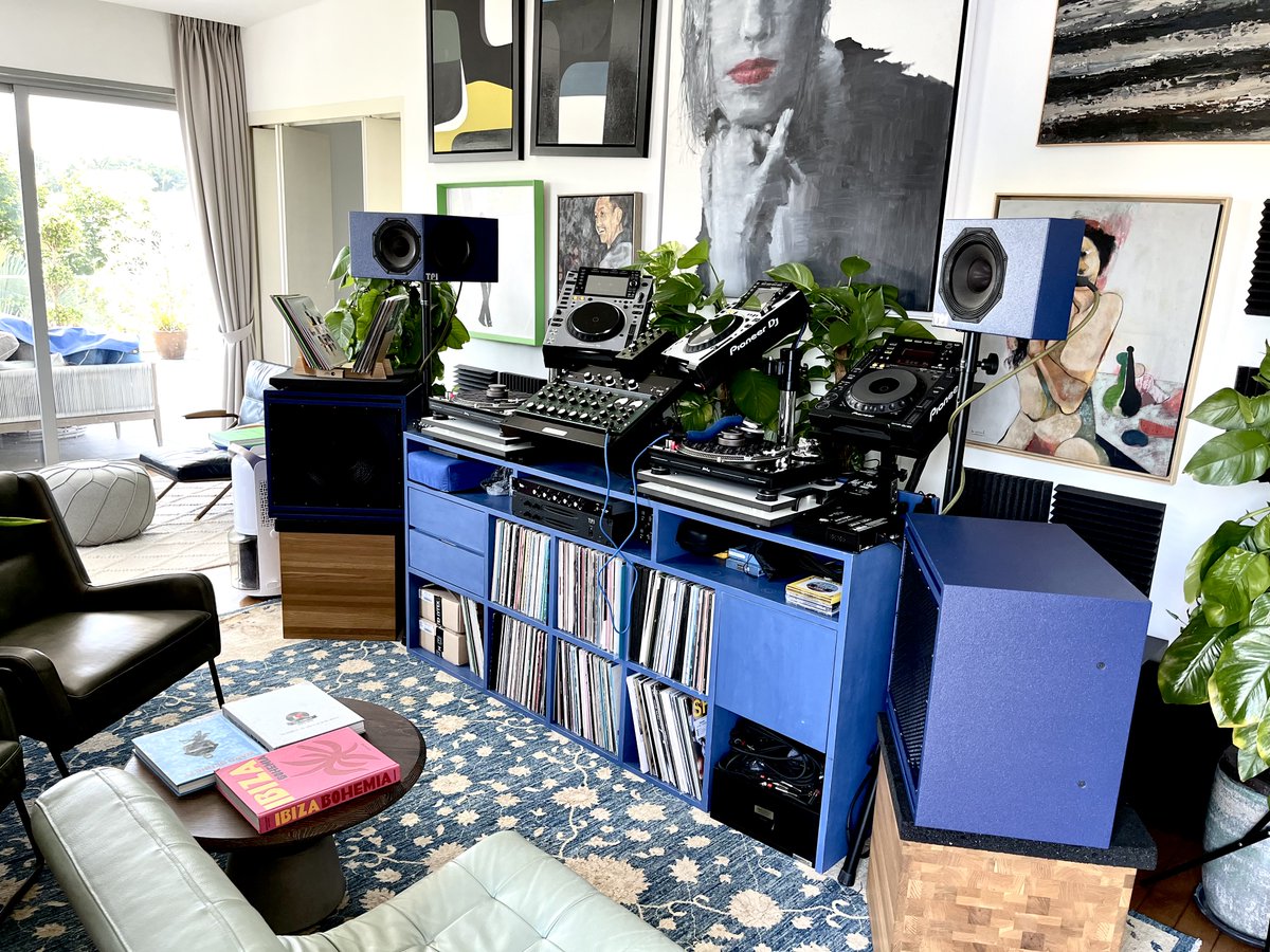 A different hue... Union Audio customised an orbit.6 in green for a customer in Singapore with stunning results.
#goinggreen #customise #customised #orbit6