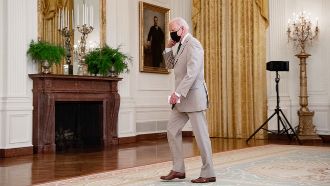 Joe Biden spotted in White House dressed like Matlock https://t.co/NCJMKGnbwb<a href="/tag/selfie"class="tags"><span>#selfie</span></a><a href="/tag/sundayvibes"class="tags"><span>#sundayvibes</span></a>