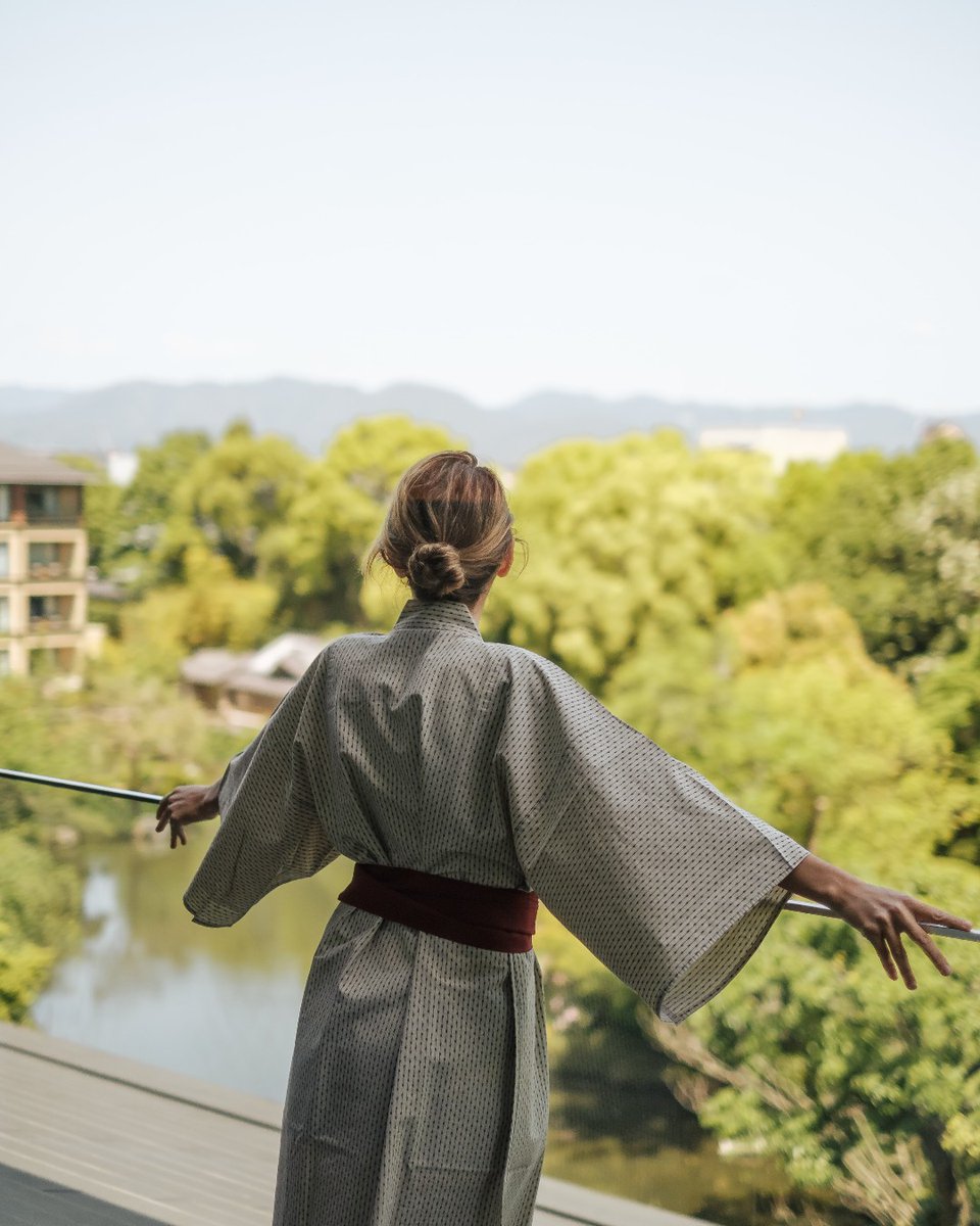 目覚めた瞬間から自然と調和し、開放感あふれるバルコニーで穏やかな朝を迎えましょう。バルコニー付きのフォーシーズンズルームならではの贅沢な体験が待っています。
bit.ly/44Fo3ZT