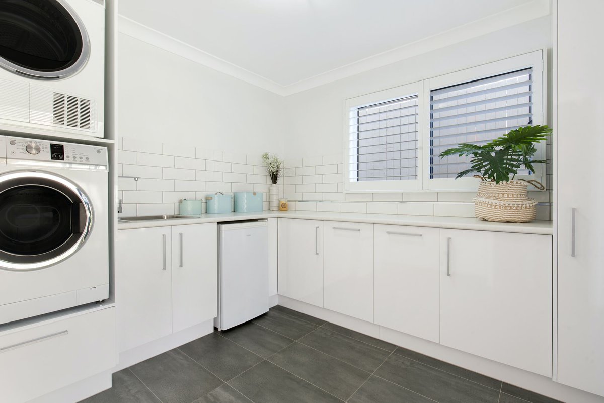 RealEstateFVBC's tweet photo. Having a laundry room in your home is a practical and convenient feature that enhances your daily routine. With a dedicated space for washing, drying, and folding your clothes, you can streamline your laundry tasks.

What's a must-have in your laundry room? Let me know in... https://t.co/yCKF86ZVKZ
