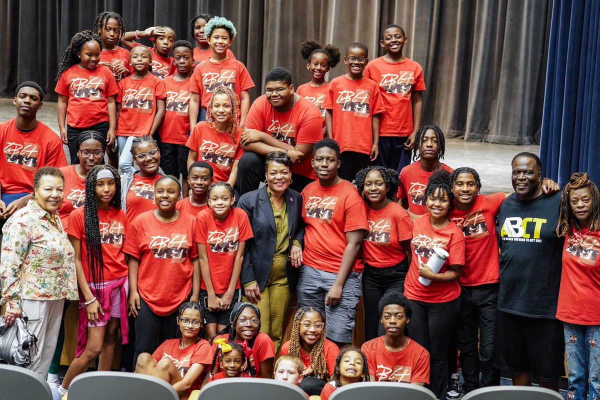 mayorcantrell's tweet image. I had the opportunity to visit the Anthony Bean Community Theater summer program. Anthony Bean Community Theater is celebrating 50 years of service to the youth in our city.🎭💥

During my visit I was able to watch short skits and hold a Q&amp;amp;A session with the program participants.