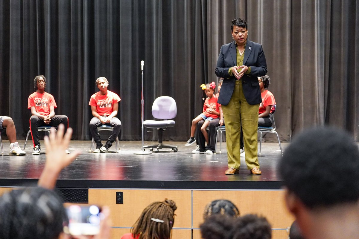 mayorcantrell's tweet image. I had the opportunity to visit the Anthony Bean Community Theater summer program. Anthony Bean Community Theater is celebrating 50 years of service to the youth in our city.🎭💥

During my visit I was able to watch short skits and hold a Q&amp;amp;A session with the program participants.