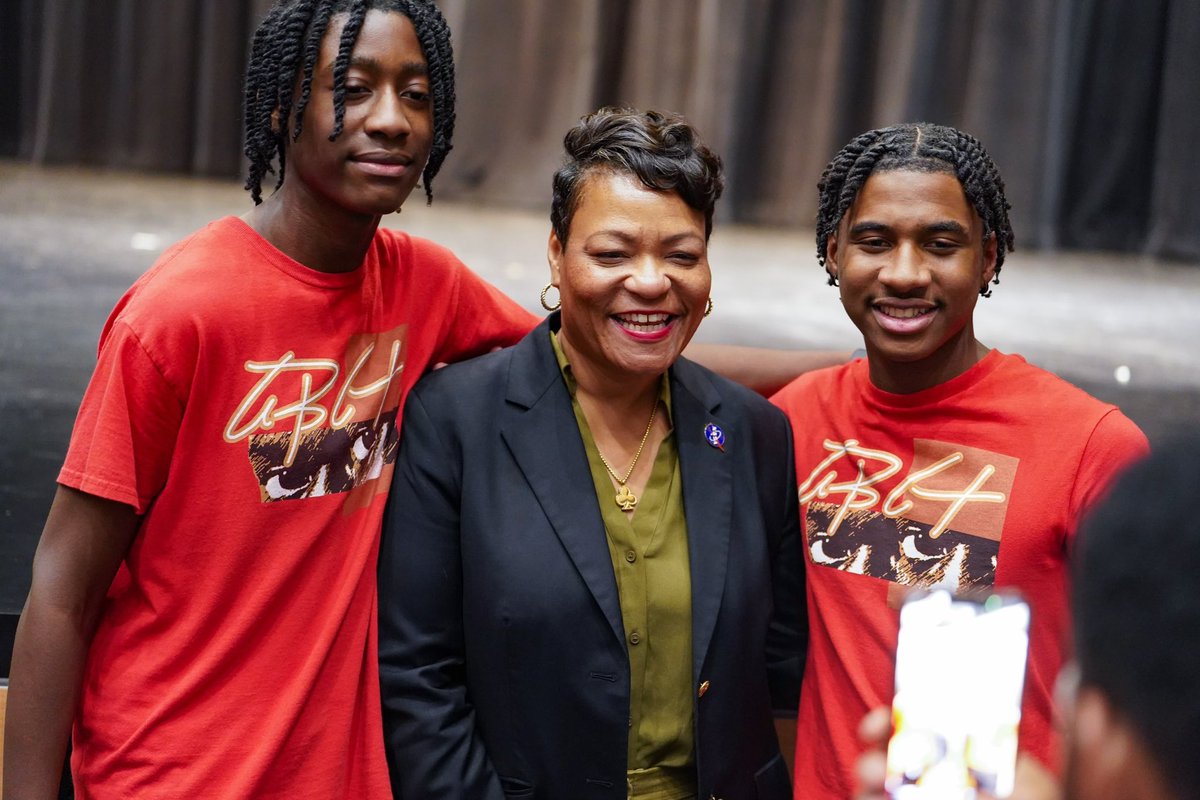 mayorcantrell's tweet image. I had the opportunity to visit the Anthony Bean Community Theater summer program. Anthony Bean Community Theater is celebrating 50 years of service to the youth in our city.🎭💥

During my visit I was able to watch short skits and hold a Q&amp;amp;A session with the program participants.