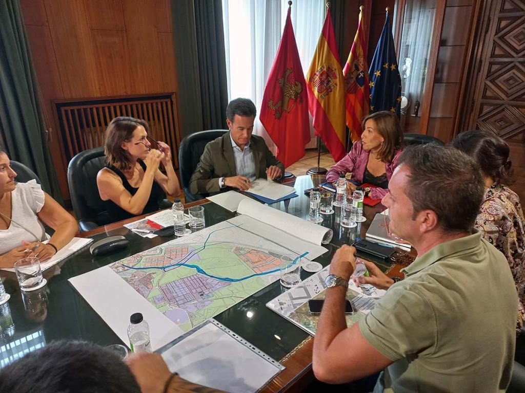 Gracias por alzar nuestra voz. 

Juntos #porunmariazambranoseguro

<a href="/AMPACdelBosque/">AMPA Claros del bosque del CEIP María Zambrano</a> <a href="/ChuecaNatalia/">Natalia Chueca</a> <a href="/AVParqueVenecia/">Asociación vecinal "Somos Parque Venecia"</a> <a href="/GobAragon/">Gobierno de Aragón</a>