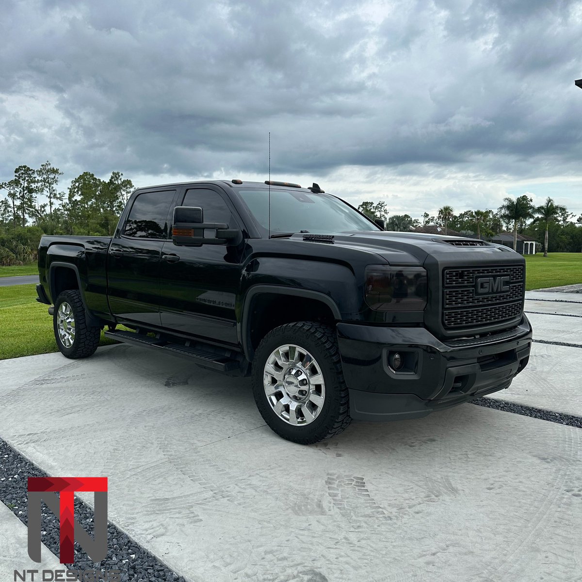 scpblack79's tweet photo. ⬛️Black out Package⬛️
GMC Denali received a full black out‼️ Dark smoke lights, Chrome Delete &amp; Tinted windows🔥
What are your thoughts?👀
Swipe for before 
#chromedelete #wrap #tintedwindows #printshop https://t.co/sD3aB93SCt