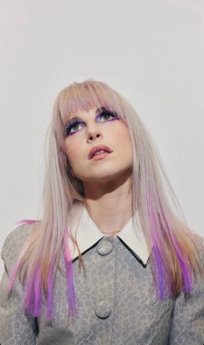 YELYAHPOI's tweet photo. new photo of hayley backstage in New Orleans, LA https://t.co/zXfdtbfXIL