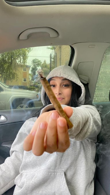 When she know I like too eat High 😊  Her : Hit this blunt 🍃 &amp; Eat this P*ssy🐱   Me: 😍💨🥰😋😛 Bend over https://t
