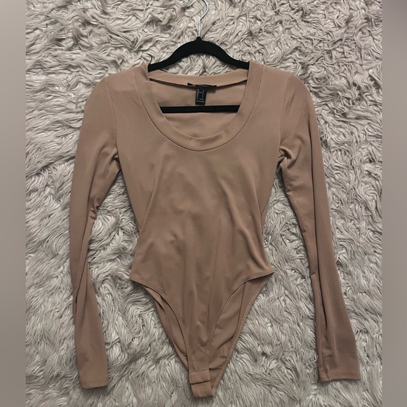 klm0705's tweet photo. So good I had to share! Check out all the items I'm loving on @Poshmarkapp #poshmark #fashion #style #shopmycloset #frye #jcrew #forever21: https://t.co/PiQwAszxSC https://t.co/TqFKf7q7ot
