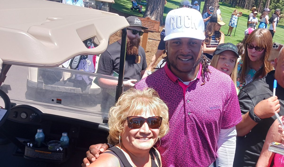 RT @drewsbrew916: Wifey found Davante Adams...
#RaiderNation
#AmericanCenturyGolf https://t.co/KbRwwtY3AQ