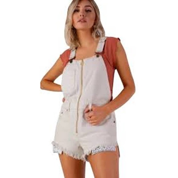 ShopToxi's tweet photo. So good I had to share! Check out all the items I'm loving on @Poshmarkapp #poshmark #fashion #style #shopmycloset #7forallmankind #freepeople: https://t.co/J114IMioo6 https://t.co/9DPqLtLxev