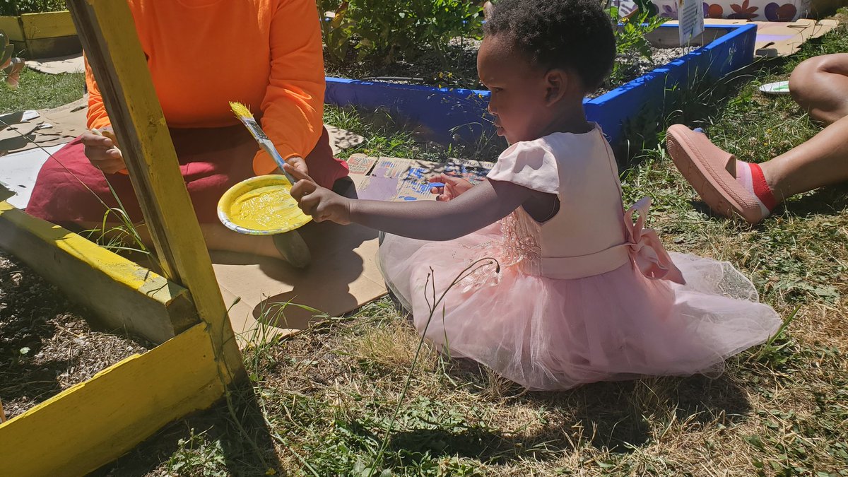 FN_TinaBrigit's tweet photo. Kudos to everyone that came and helped paint the RBAC Garden Beds at our Garden Party!!! #rainierbeach https://t.co/4mTUihZy0I