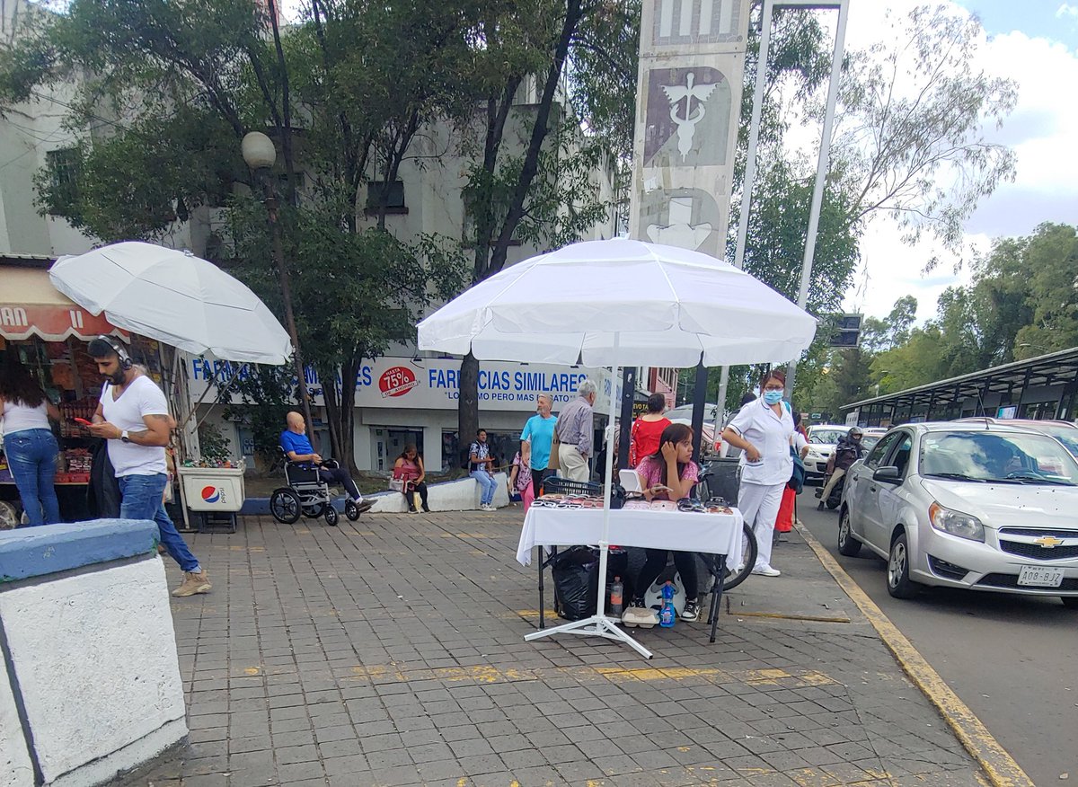 5antaMerlina's tweet photo. @SandraCuevas_ Tu hechizo #OperativoDiamante a modo, aplicas #SembrandoPuestos o reubicas.
Mentira que retiras o no hay nuevos puestos. 
Corrupción en @AlcCuauhtemocMx  #Transitogcdmx o patrulla nada, diario camioneta @OHarfuch @martibatres 
Baja Calif. Y Cuauhtémoc.
@reforma https://t.co/Hn0FyoHSjC