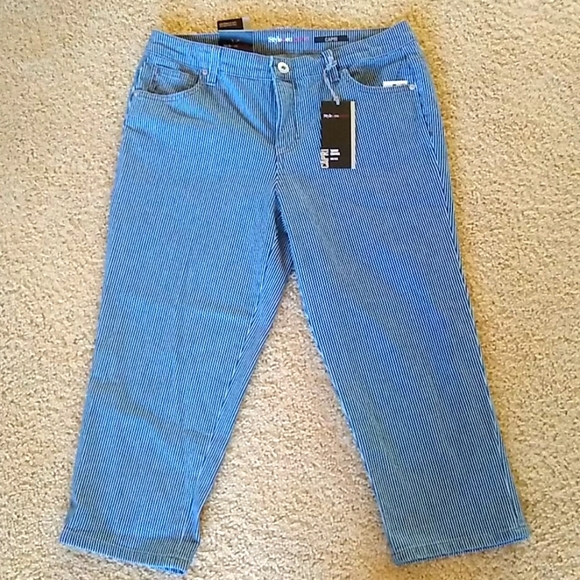 AngieAlvarez357's tweet photo. So good I had to share! Check out all the items I'm loving on @Poshmarkapp #poshmark #fashion #style #shopmycloset #styleco #uspoloassn #levis: https://t.co/dxyVu40jMW https://t.co/HooKqcAvRN