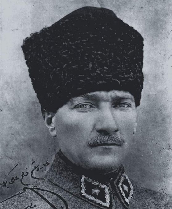 "Ben, milletimin ve büyük ecdadımın en kıymetli mirasından olan bağımsızlık aşkı ile yaratılmış bir adamım!"

#BaşbuğATATÜRK🇹🇷