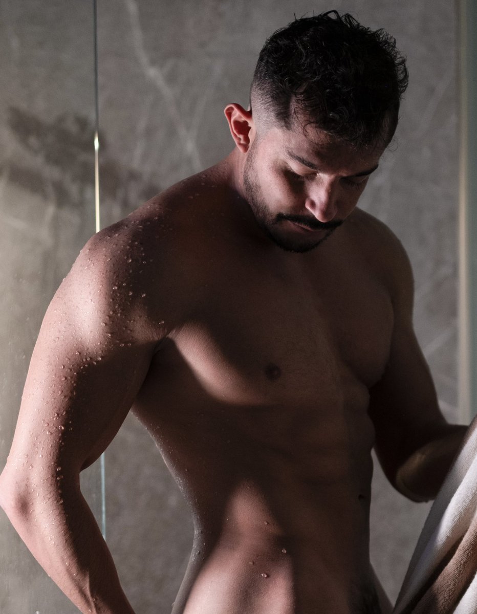 ¡Exploten de amor, no somos para siempre!

onlyfans.com/jesusgamajr