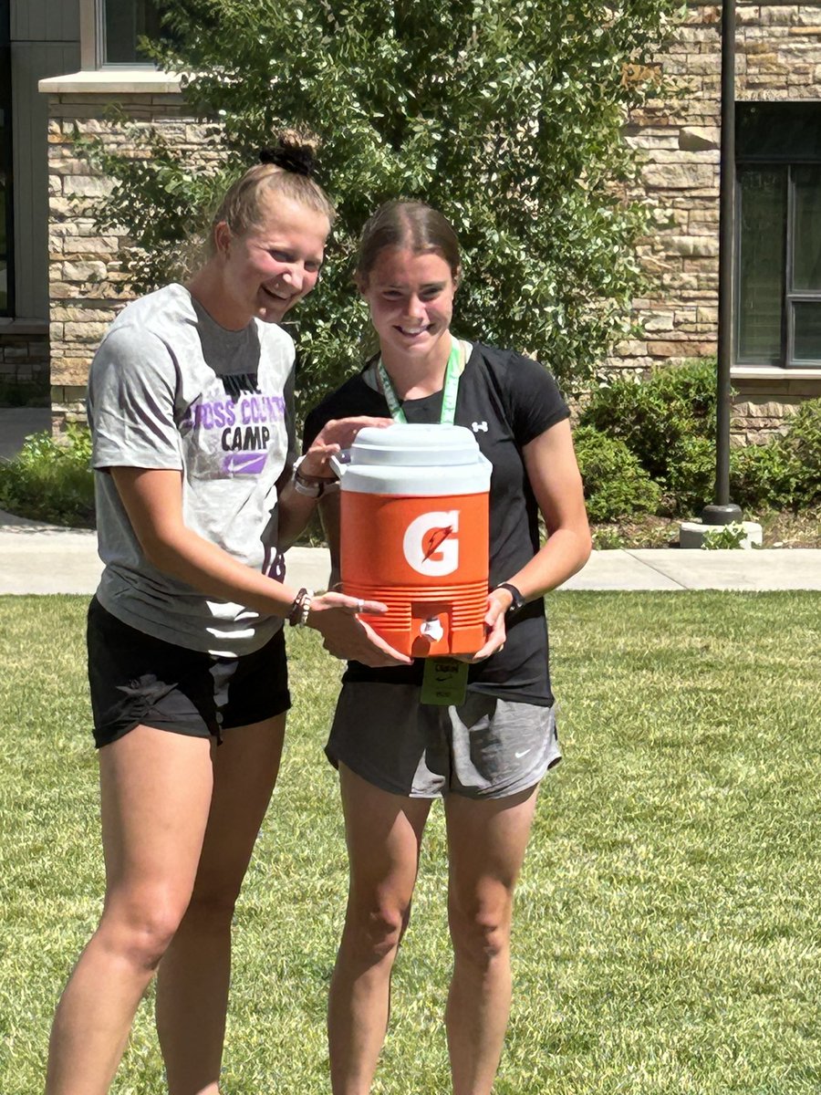 KamrynBaggs's tweet photo. I had an awesome experience at Nike XC camp in Colorado this week! I was honored to receive the Gatorade award/camper of the week award in this great group of athletes. @nikexcamp https://t.co/hnQxOkinc3