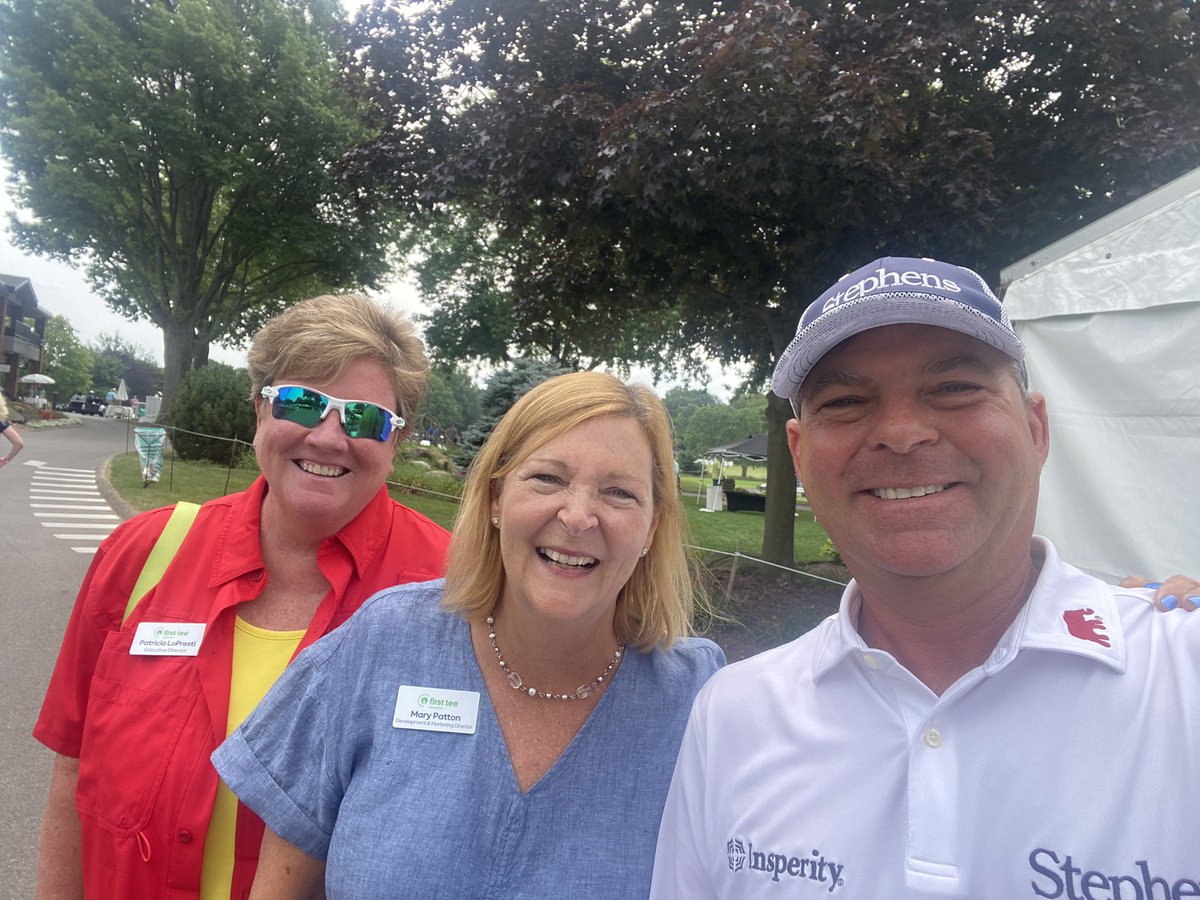 Had a great time meeting @DickyPride at the @KauligChamp today while we were representing @FirstTeeCLE ! Good luck, Dicky, and thanks for all you do for @RMHCneo! @PGATOUR @ChampionsTour