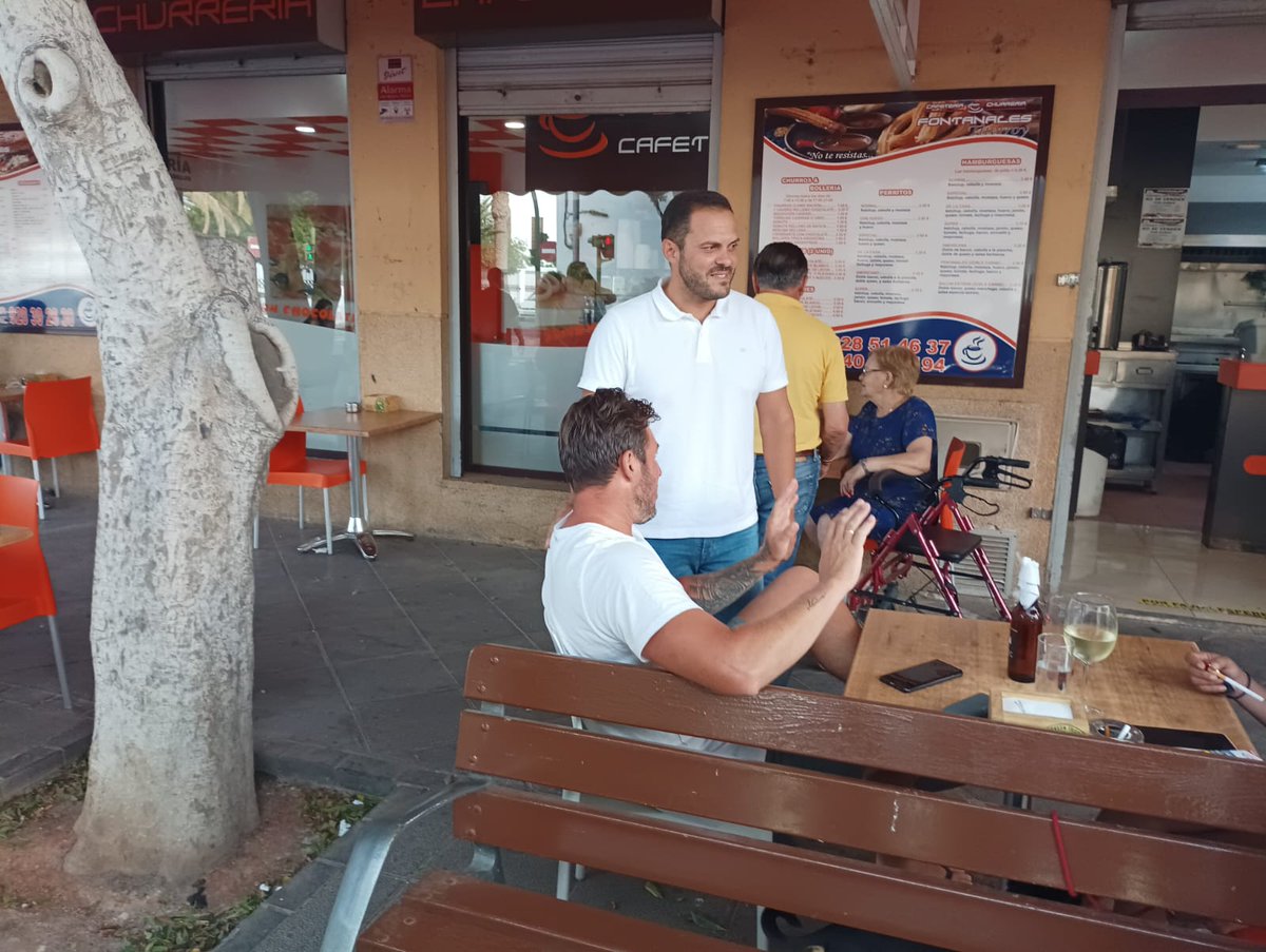 🙌🏻 Continuamos recorriendo los barrios de Arrecife para trasladar la necesidad de un cambio de gobierno de España.

💪🏻Tenemos a los mejores candidatos para liderar el cambio.

#EsElMomento