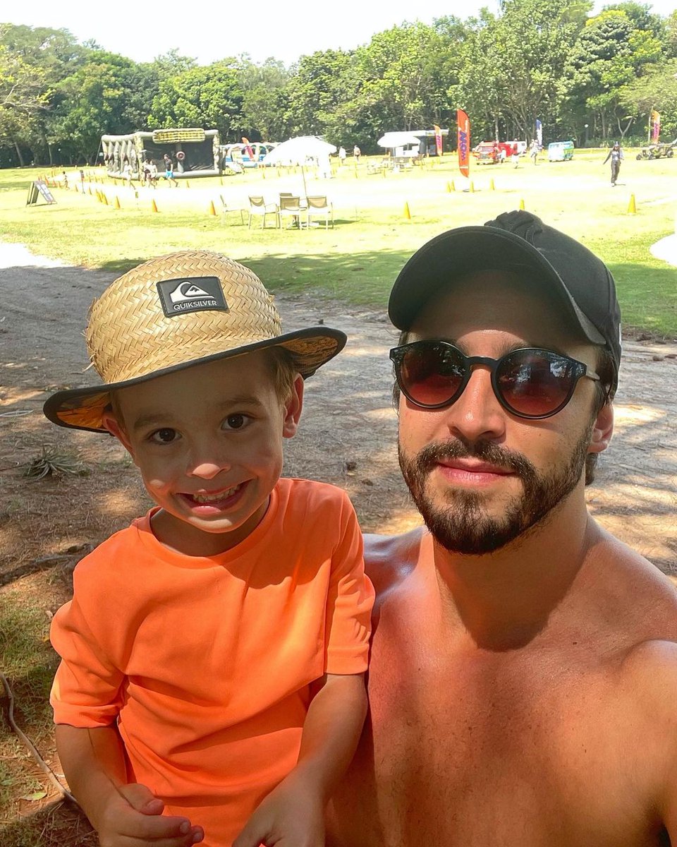 brsheeid's tweet photo. 👻| 𝗕𝘂𝘂𝗵.

Meu melhor amigo, meu parceiro, meu irmão, meu filho, meu par de orelhas, meu protetor, meu gordinho, meu Gabrelzinho e meu eterno Reist Junior. Vários apelidos e um sentimento sem fim chamado: Amor. https://t.co/s6mM4z1Uav