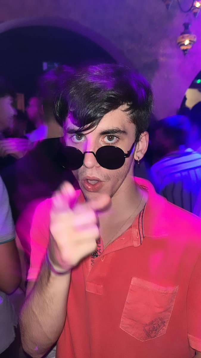 diedreizehn_'s tweet photo. Yo cuando en la fiesta me dicen que Luffy es un personaje tonto y vacío https://t.co/Aq2DwCiURH