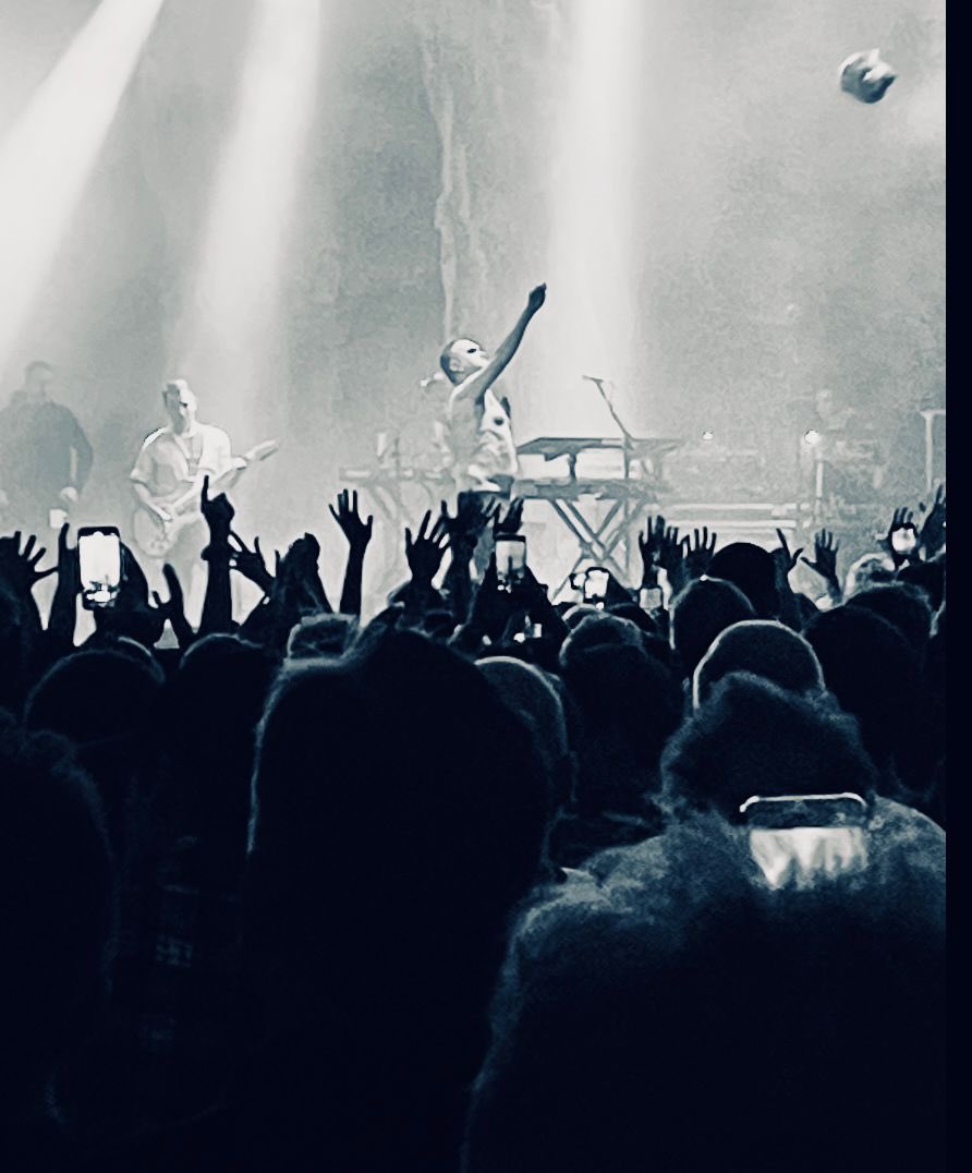 timo5233's tweet photo. #morrissey tonight picture courtesy of my wife Claire, looks better in black and white so here goes https://t.co/o53RHyygA3