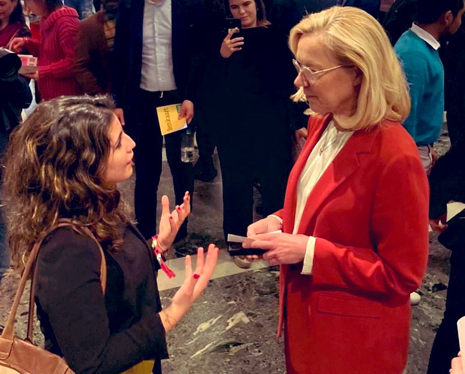 Veel respect voor Sigrid Kaag haar keuze. Voor mij blijft ze nog steeds het voorbeeld een politica en bestuurder van sterke Kaliber. Jammer dat Nederland hier niet klaar voor was. 

#DankSigrid voor je ongelofelijke inzet voor Nederland en D66 💚 #TeamKaag