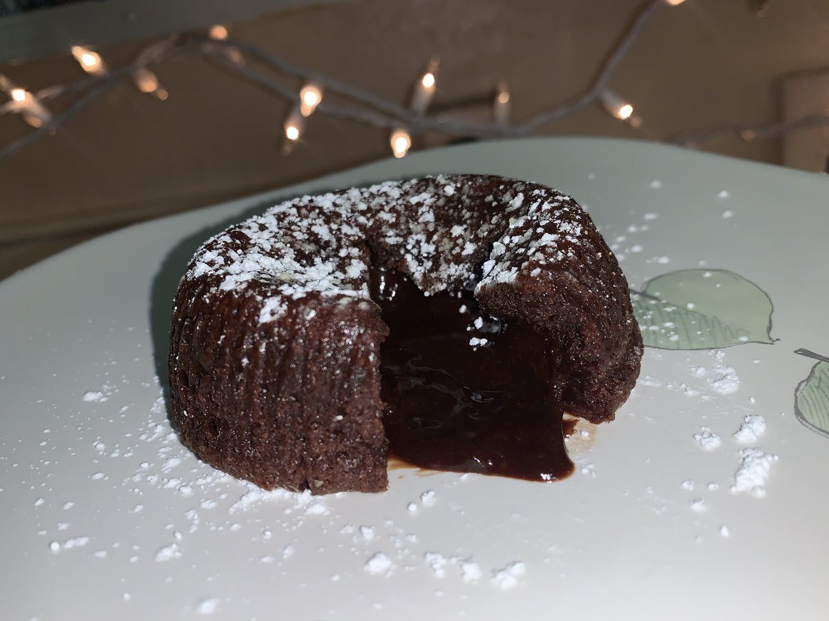 KellieCooks's tweet photo. Homemade lava cakes 🤎🍫 https://t.co/8Vpsroxkb0