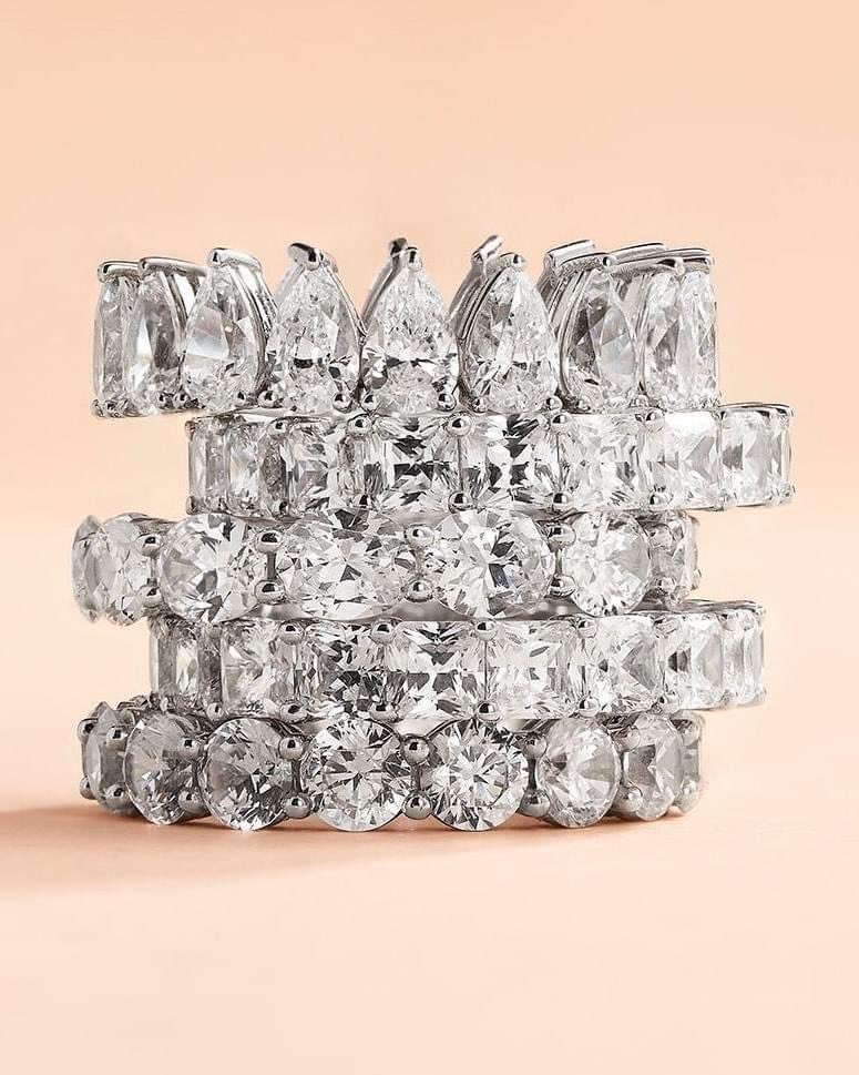 Bold yet timeless. 💎​​​​​​​​​​​​​​​​​​ Eternity bands maximize sparkle around the entire ring. They are stunning on their own, paired with an engagement ring, or stacked together.
 
(Style: B101, B102, B108, B106)