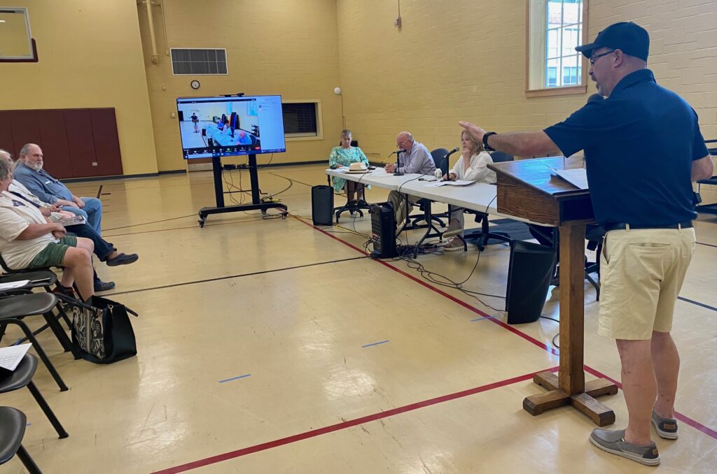 West Stockbridge Selectboard comes under fire:
theberkshireedge.com/west-stockbrid…
