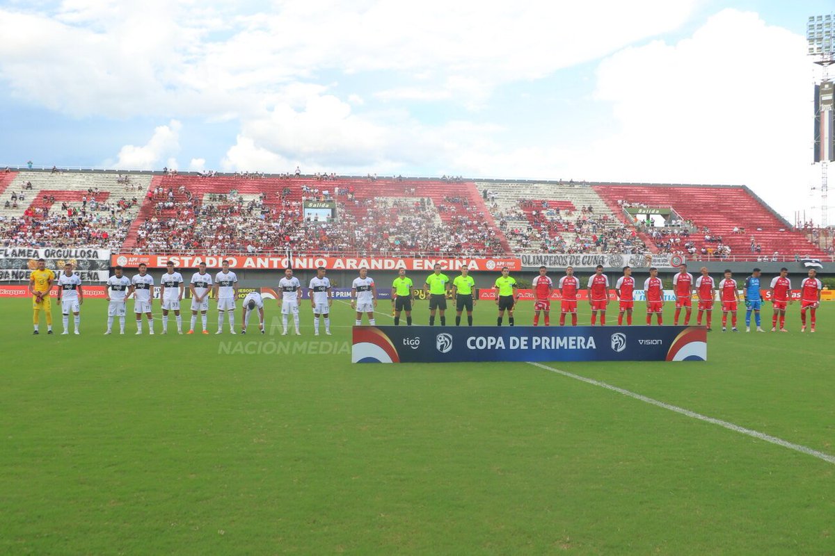 SomosVsSports's tweet photo. "Las expectativas son las mejores. Estamos llegando a las 4.300 entradas vendidas, se habilitaron 26.000. Esperamos llegar a 15.000 o 20.000 personas ese sábado" 🗣️ Enzo González, (Resistencia-Olimpia CDE).

#VersusRadio https://t.co/DyM4CFgOTm