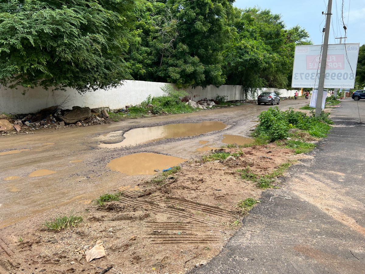 sreeramkasturi9's tweet photo. Road condition from service road to Birla open Minds International school to Magna Majestic Meadows villas at Osman Nagar, Kollur, Tellapur municipality https://t.co/uJauAULTdO