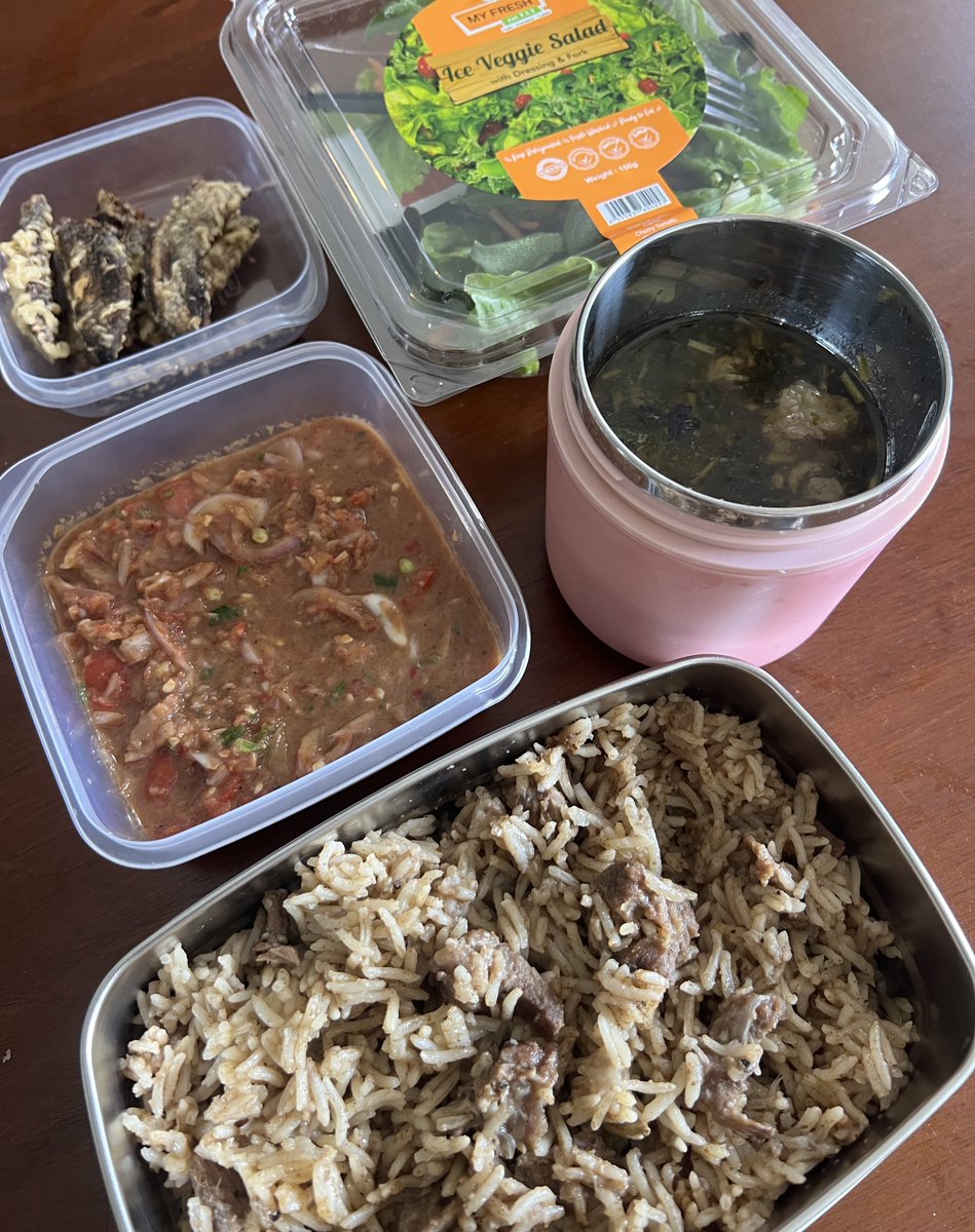 nxjwanasir's tweet photo. Sebagai bini terpaling Kedah hari ni kita masak bekai nasi dagin utara + sup + ayaq asam dekat suami kita 

Pisang salai pun kita bawak sebab sayang suami punya pasai 👍🏻 https://t.co/gGkkYhLPJu