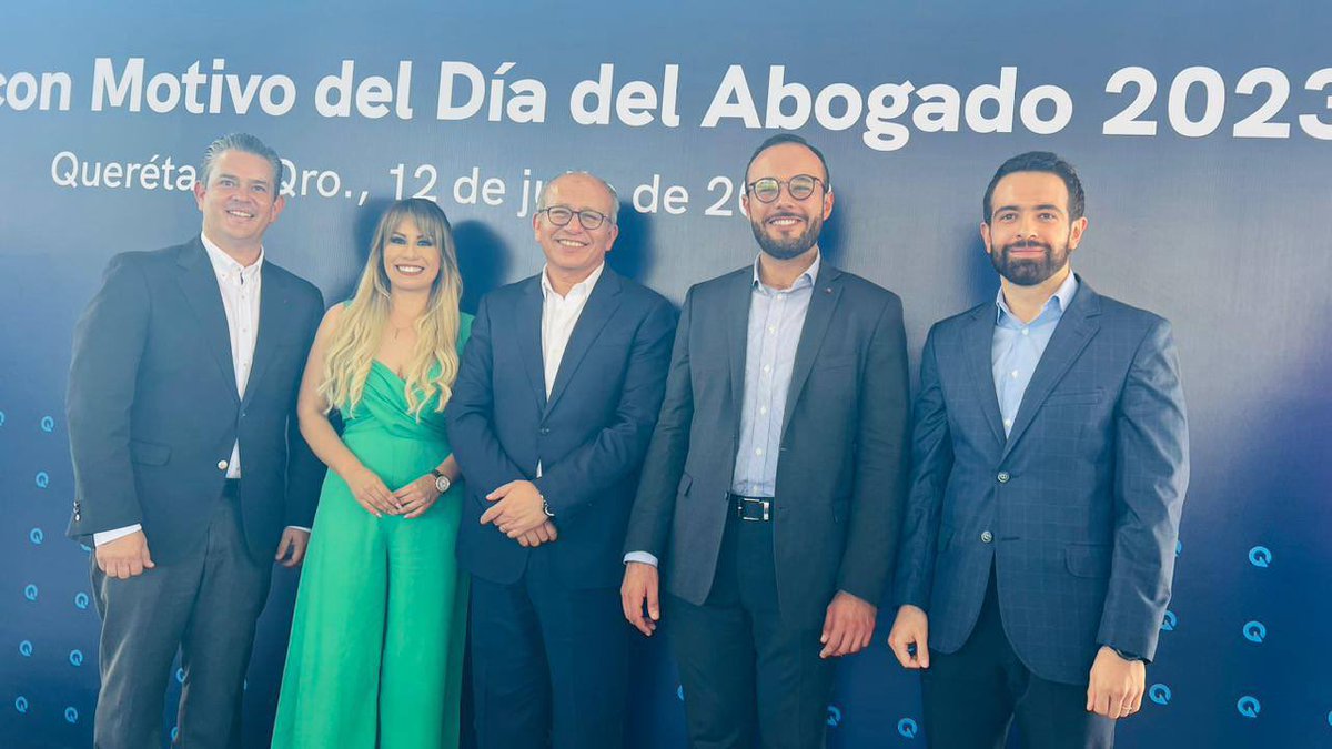 Invitados y festejando en la comida del #DiaDelAbogado organizada por los colegios y asociaciones de juristas más importantes del estado, con Mi (su) Señoría

Gracias a la presidenta <a href="/MayelaPortos/">Mayela Portos</a> y presidentes <a href="/RobertoRBravo/">Roberto Romero Bravo</a>; <a href="/miguelpalaciosr/">Miguel Palacios</a> y <a href="/LOrlandoGuzman/">Orlando Guzmán</a> por su generosidad