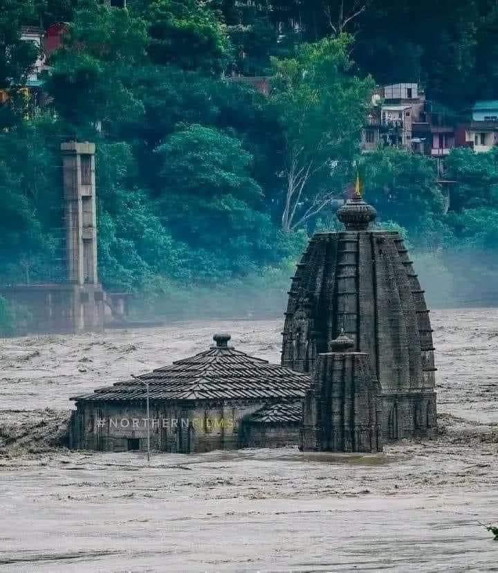 aloksingh_ind's tweet photo. आधुनिकता तो प्रवाह में बह गया,
आस्था एवं विश्वास की मज़बूत नींव पर निर्मित यह आस्था की मंदिर हर प्रवाह में अडिग खड़ा है …🙏

#हरहरमहादेव 🙏🏻🙏🏻 https://t.co/EkUTThbn0J