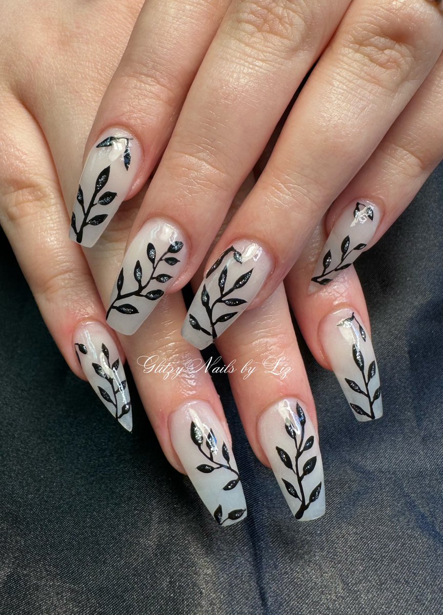 💅🏼

Appointments available Tuesday-Sunday. Message me if you have any questions. 

#smallbusiness #latinaowned #glitzynailsbyliz #naildesigns #nailart #nails #womanowned #latinabusiness #nailtech #summer #summernails #vacation #vacationnails #sanrio #kuromi