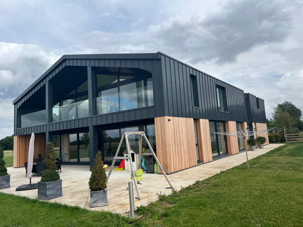 metal_solutions's tweet photo. @metal_solutions Traditional Textures Aluminium RAL 7016 Anthracite Grey installed using the Snaplock® standing seam . 
#snaplock #metalsolutions #traditionaltextures https://t.co/SufTvTQiCJ