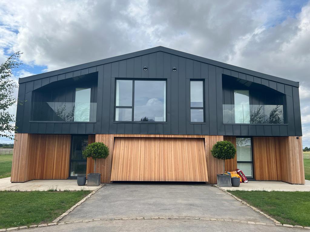 metal_solutions's tweet photo. @metal_solutions Traditional Textures Aluminium RAL 7016 Anthracite Grey installed using the Snaplock® standing seam . 
#snaplock #metalsolutions #traditionaltextures https://t.co/SufTvTQiCJ