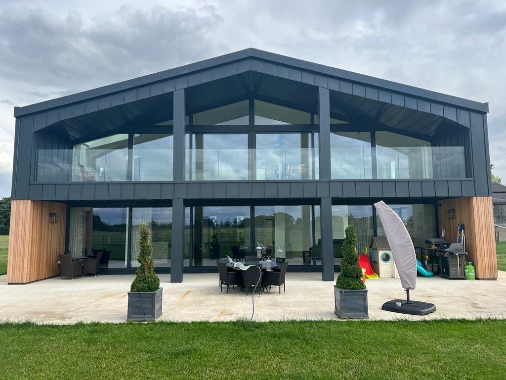 metal_solutions's tweet photo. @metal_solutions Traditional Textures Aluminium RAL 7016 Anthracite Grey installed using the Snaplock® standing seam . 
#snaplock #metalsolutions #traditionaltextures https://t.co/SufTvTQiCJ