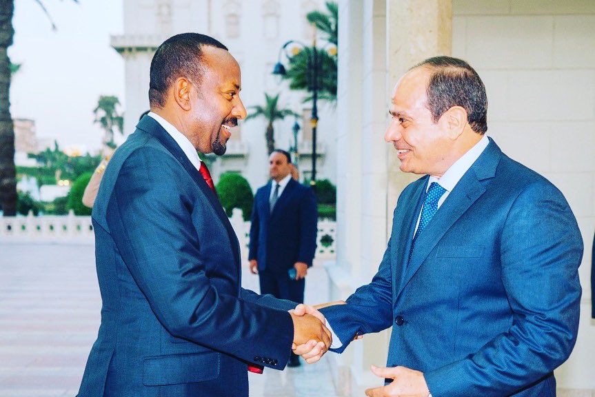 NatnaelMekonne7's tweet photo. ጠቅላይ ሚንስትር ዐቢይ ትናንት ምሽት ካይሮ ገብተው ከፕሬዝዳንት አል ሲሲ ጋር መወያየታቸውን በትዊተር ገጻቸው አስታውቀዋል። 

ግብጽ የሱዳን ጎረቤት አገራት መሪዎች በሱዳኑ ግጭት መፍትሄ ዙሪያ የሚያደርጉትን ጉባኤ ዛሬ የምታስተናግድ ሲኾን፣ የኤርትራው ፕሬዝዳንት ኢሳያስ አፈወርቂና የደቡብ ሱዳኑ ሳልቫ ኪር ቀደም ብለው ካይሮ ገብተዋል። 

ሱዳንም በውይይቱ ለመሳተፍ ዝግጁ መኾኗን ትናንት የገለጠች ሲኾን፣ ይህ ዜና እስከተጠናቀረበት ሰዓት ድረስ ጀኔራል አል ቡርሃን ይገኙ አይገኙ አልታወቀም።