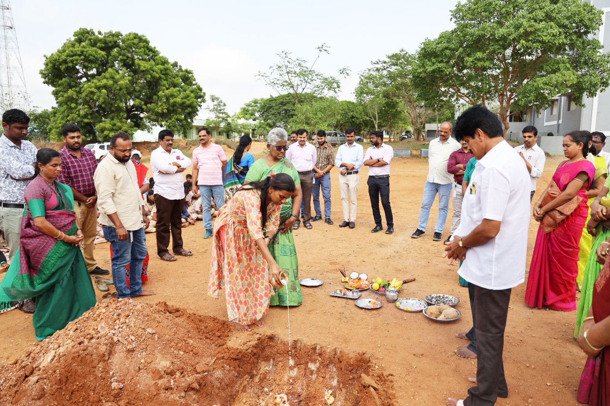 WalkarooFoundtn's tweet photo. Auspicious start to Football Coaching for the students of GHSS Chettipalyam School under #Munnetram360 project of Walkaroo Foundation. Bhoomi Pooja for setting the Football Ground on 12th July 2023 @WalkarooIN https://t.co/11cKZZMbQL